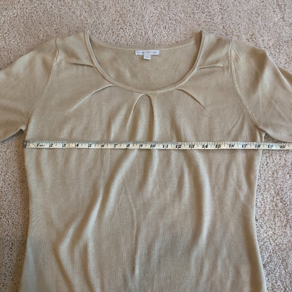 New York & Company Short-sleeve Scoop Neckline Acrylic Light Tan Top Blouse - Picture 10 of 11
